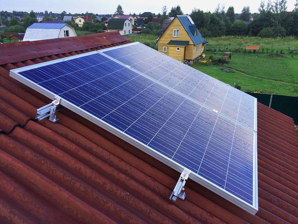 Установка солнечных батарей на крыше дома
