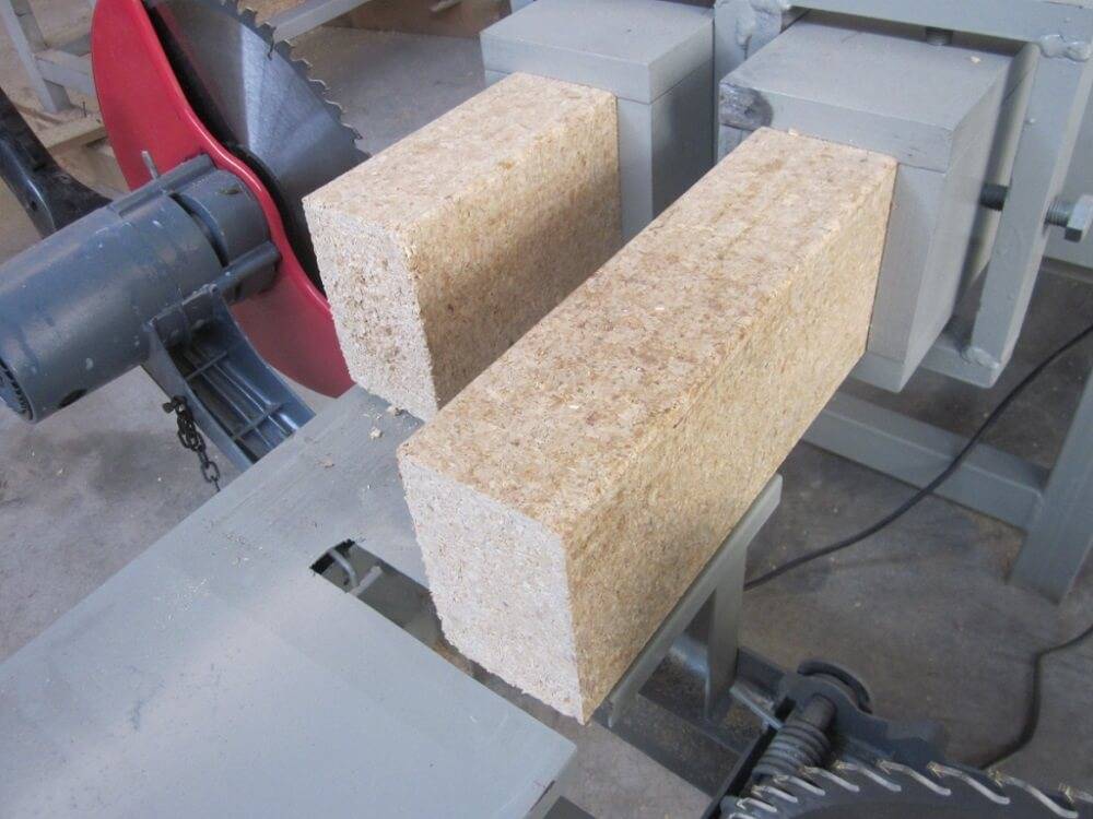 Прессованные опилки как дрова: изготовление брикетов промышленное и своими руками, их особенности и рекомендации по применению