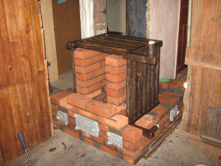 Печь для дома на дровах из кирпича с водяным отоплением: своими руками