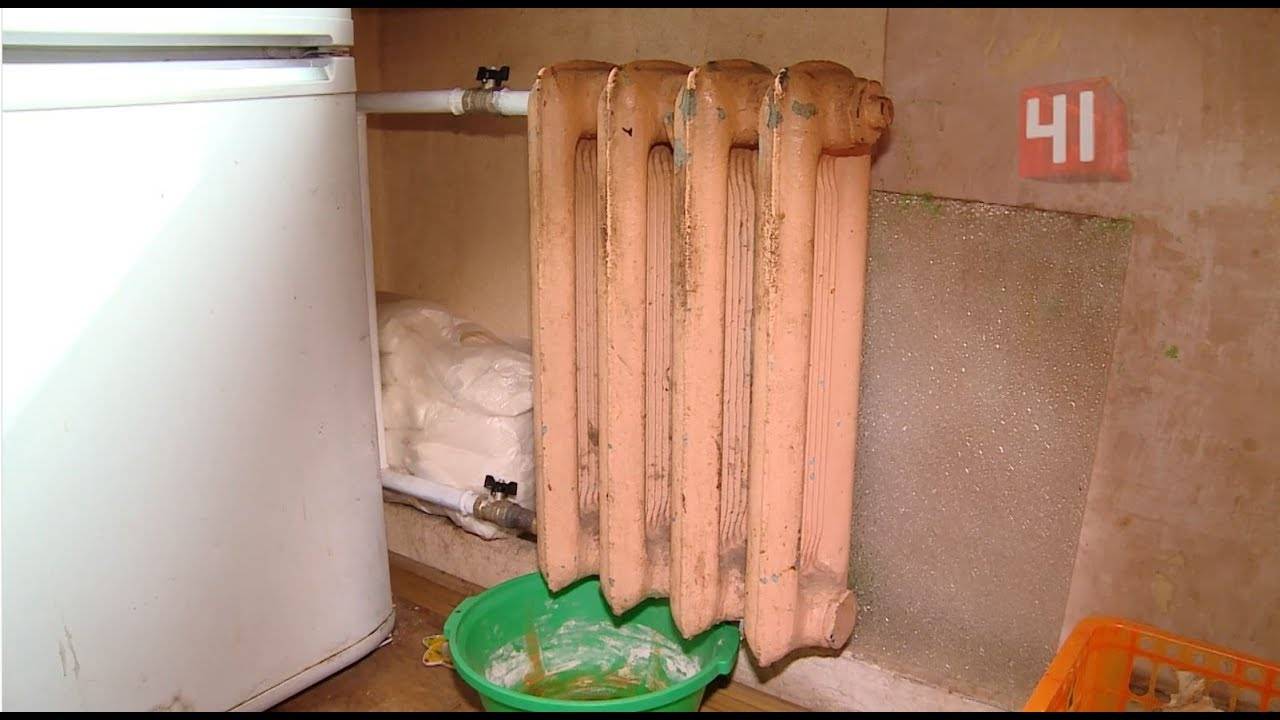 Течет батарея отопления: что делать, чем замазать текущий радиатор в квартире зимой, текут трубы, как заделать течь после ремонта