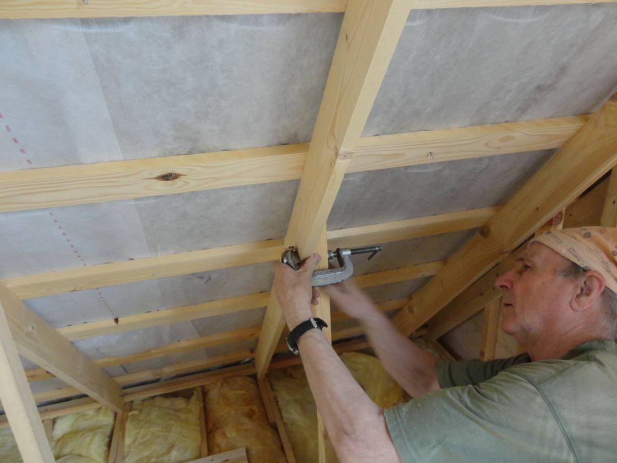 Как утеплить крышу дома изнутри своими руками: чтобы не было конденсата, минватой, недорого, фото, видео