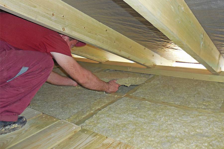 Утепление потолка в доме с холодной крышей – выбираем один из способов