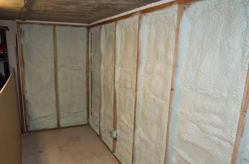 Как своими руками произвести утепление стен изнутри в квартире панельного дома?