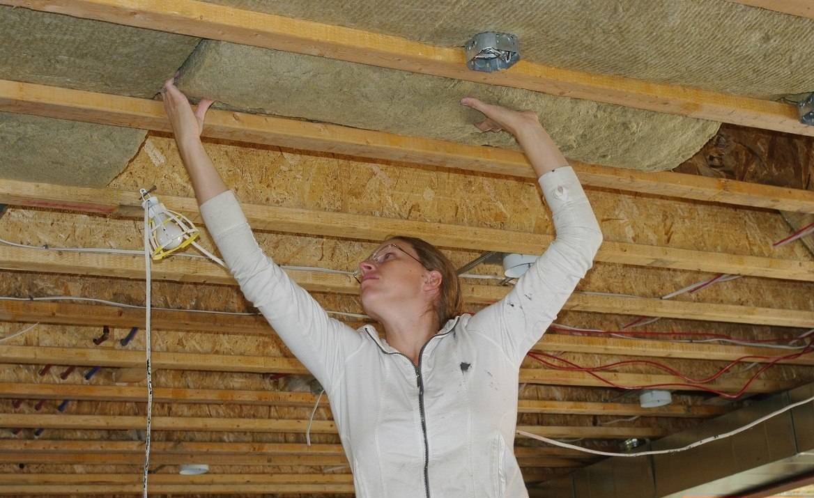 Утепление потолка в частном доме своими руками. советы и инструкции