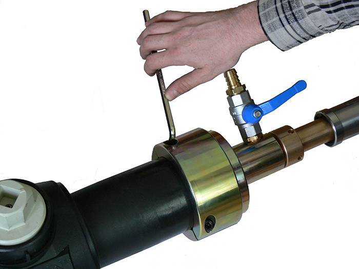 Как врезаться в водопроводную трубу без сварки