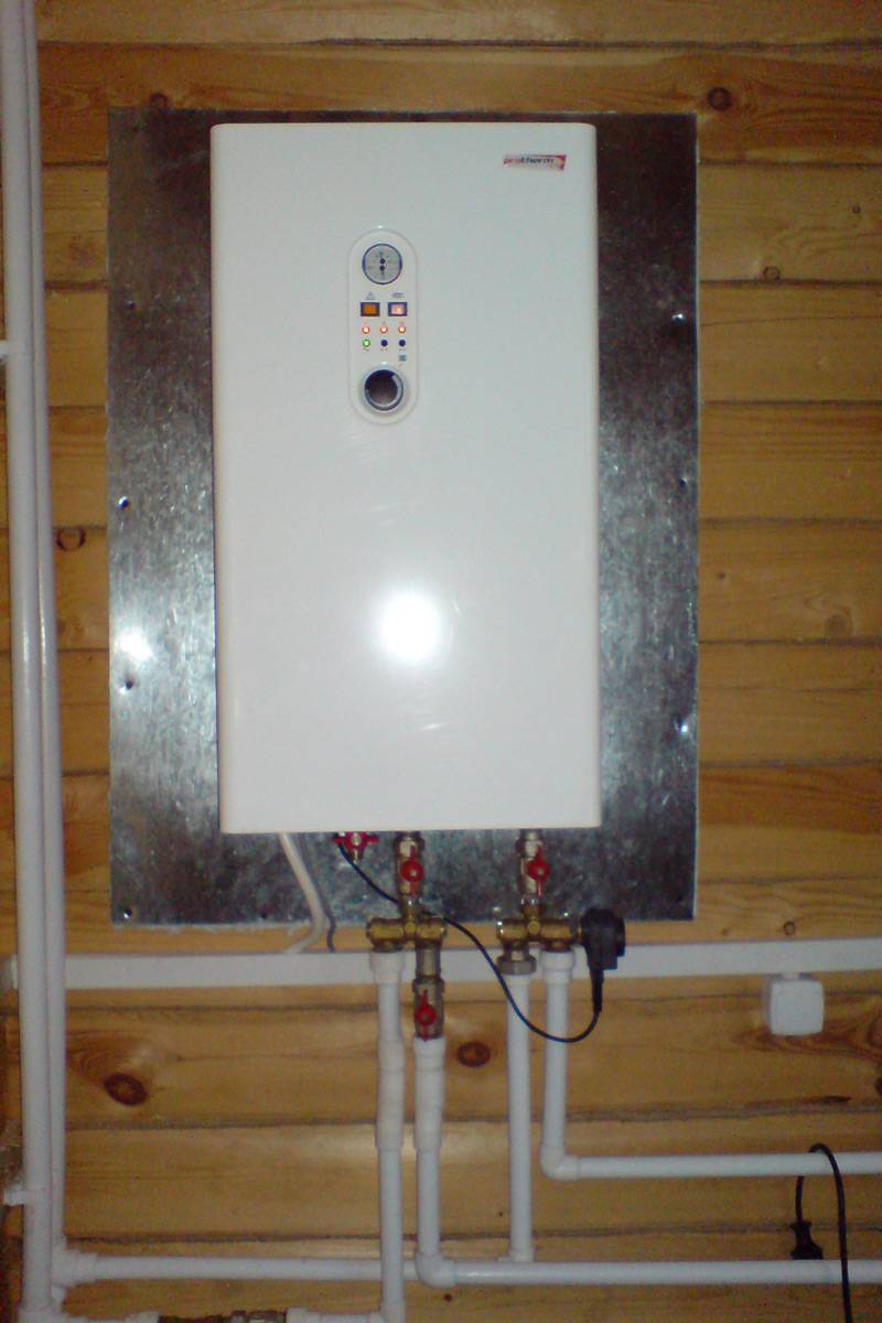 Двухконтурный котел электрический для отопления и водоснабжения и настенный в частном доме