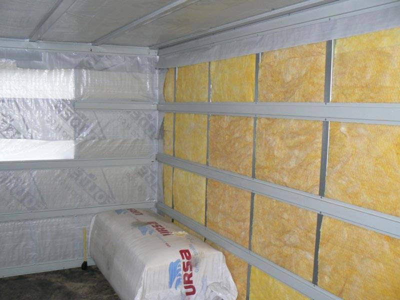 Как выбрать утеплитель для отделки стен внутри дома на даче, его свойства, последовательность утепления