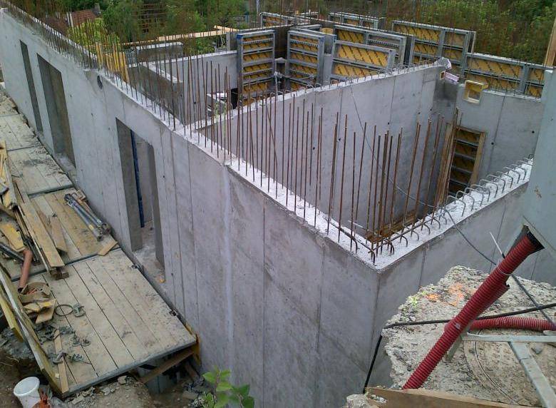 Для чего необходимо утепление бетонных стен снаружи и внутри, порядок работ и виды материалов