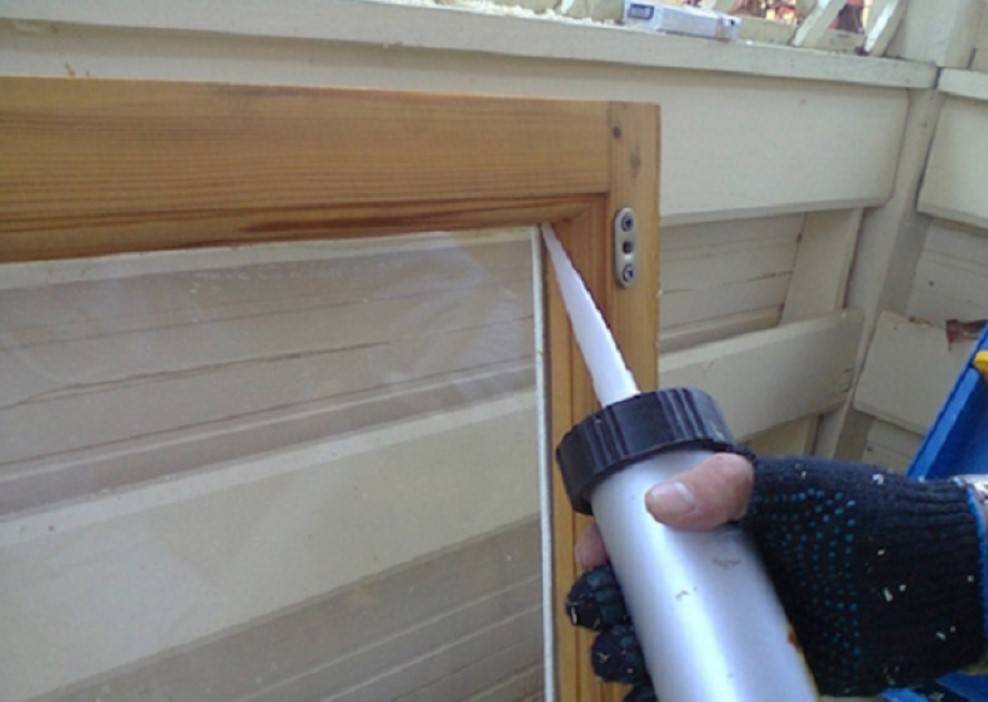 Учимся утеплять деревянные окна правильно