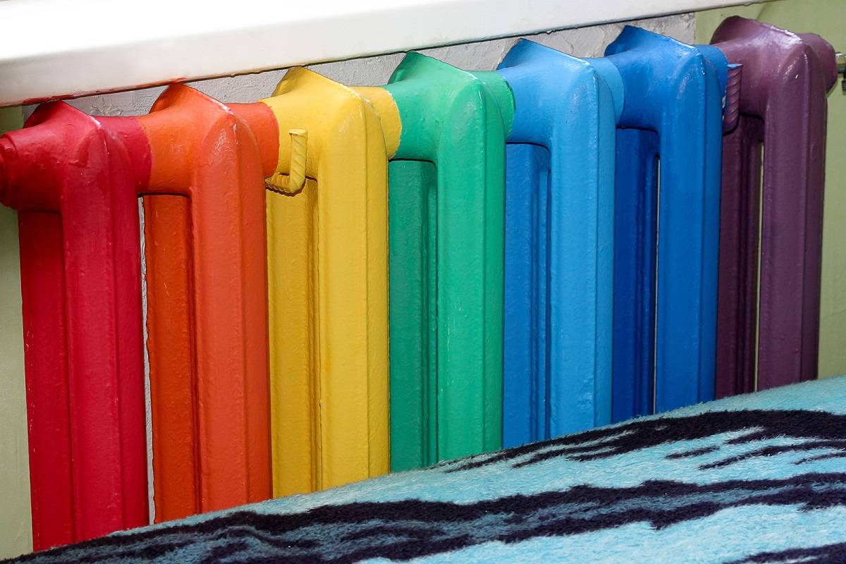 Краска для радиаторов отопления какую лучше выбирать: полезные советы, как покрасить батарею, какая краска для радиаторов лучше, жаростойкая, какой краской красить батареи, без запаха, эмаль