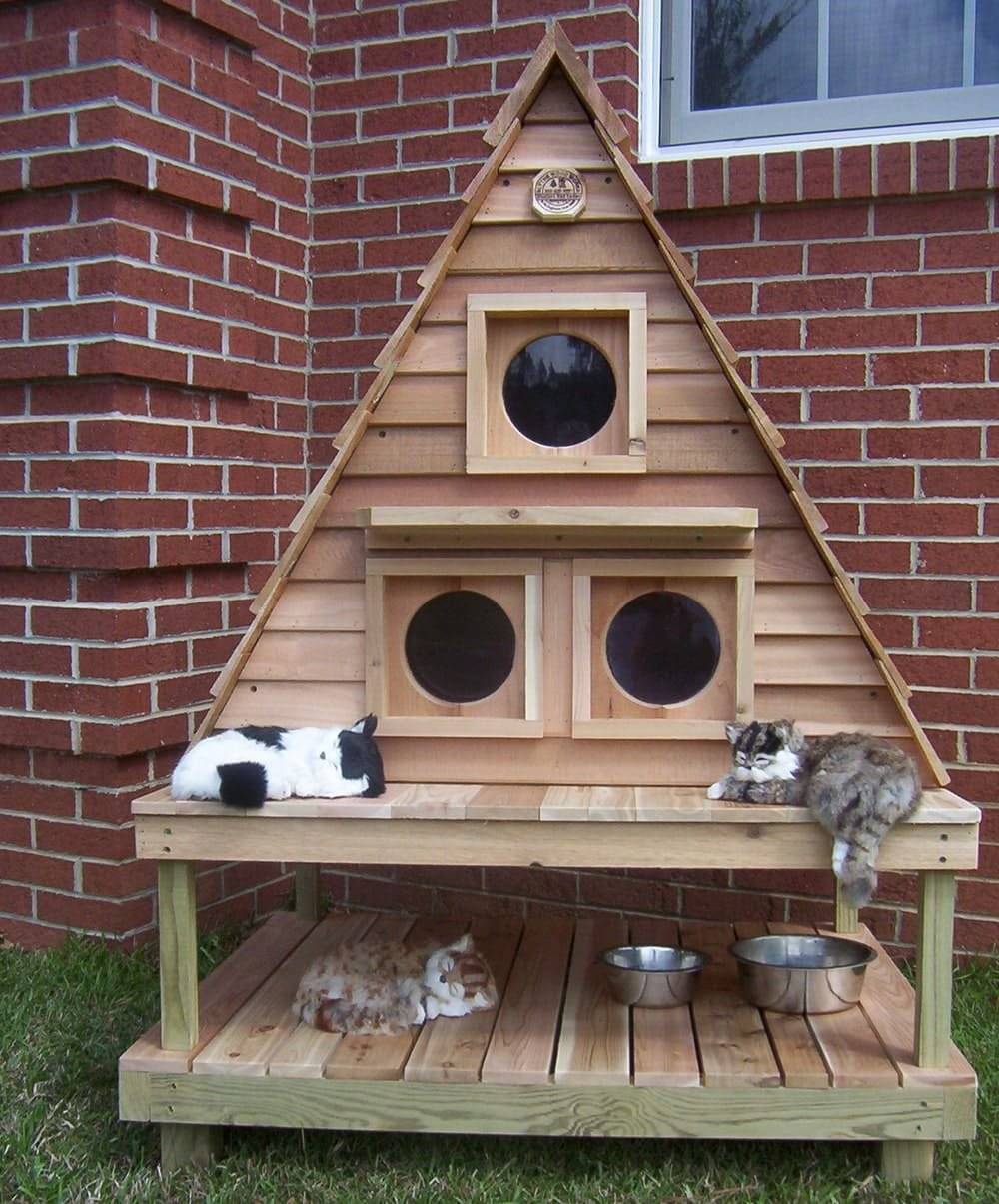 Зимний домик для кошки на улице