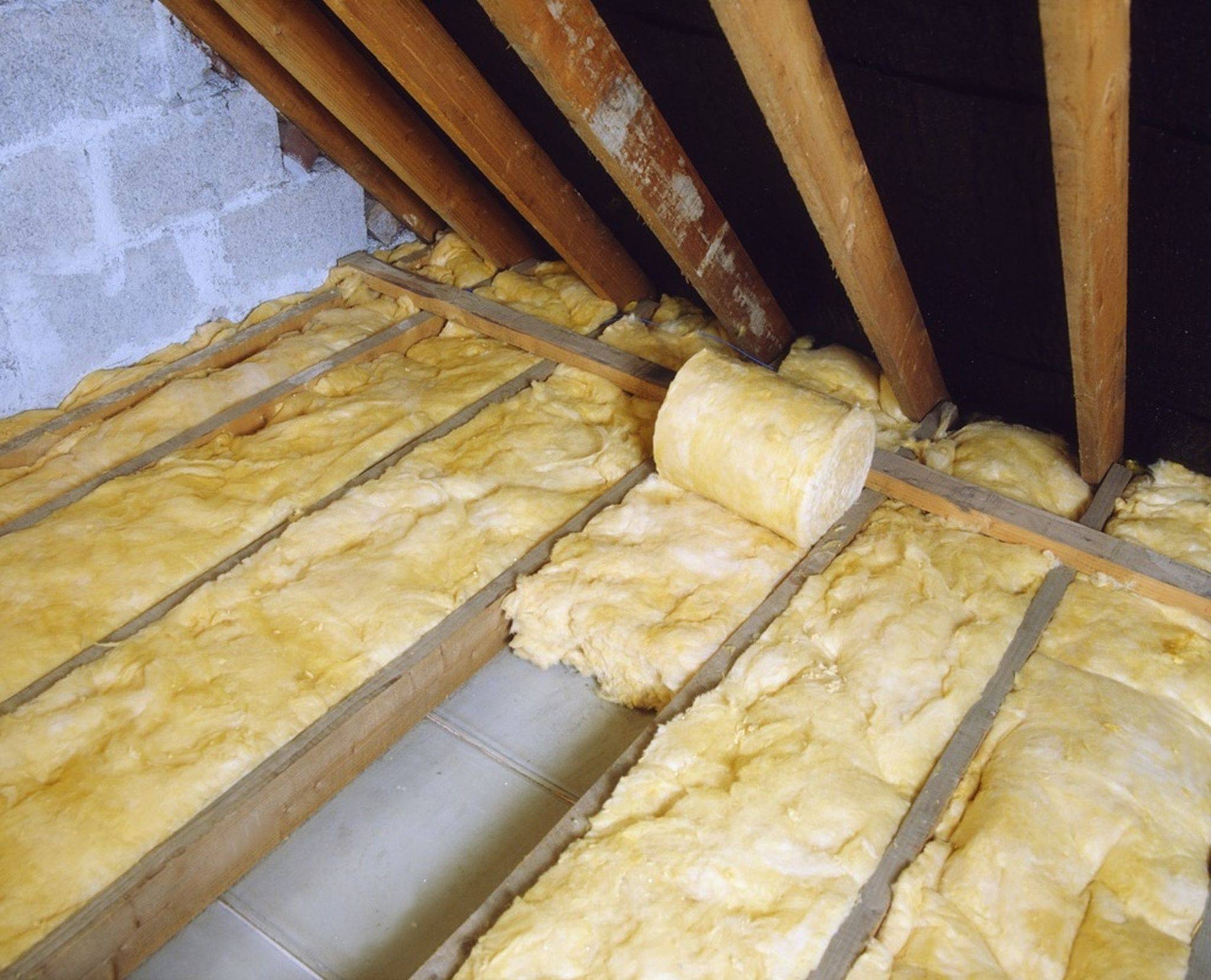 Утепление потолка в доме с холодной крышей пенопластом