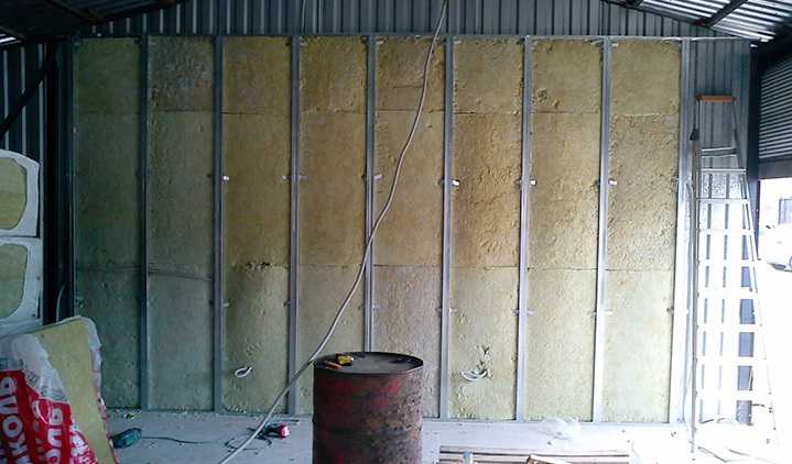 Строительство гаража из профнастила - инструкция