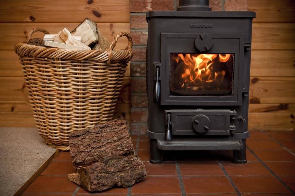 Печи для дома на дровах длительного горения: топ видов