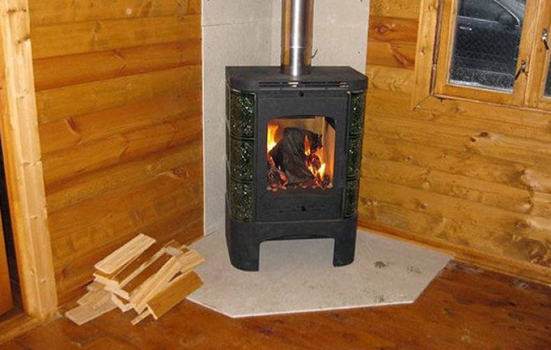 Установка печи камина в деревянном доме: монтаж дымохода, фото, как установить своими руками, какое место выбрать для конструкции