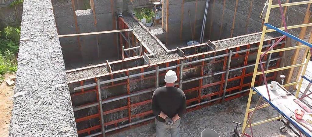 Цокольный этаж из монолитного бетона: технология строительства и монтаж