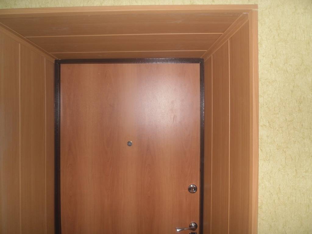 Как и чем отделать откосы входной двери внутри и снаружи квартиры?