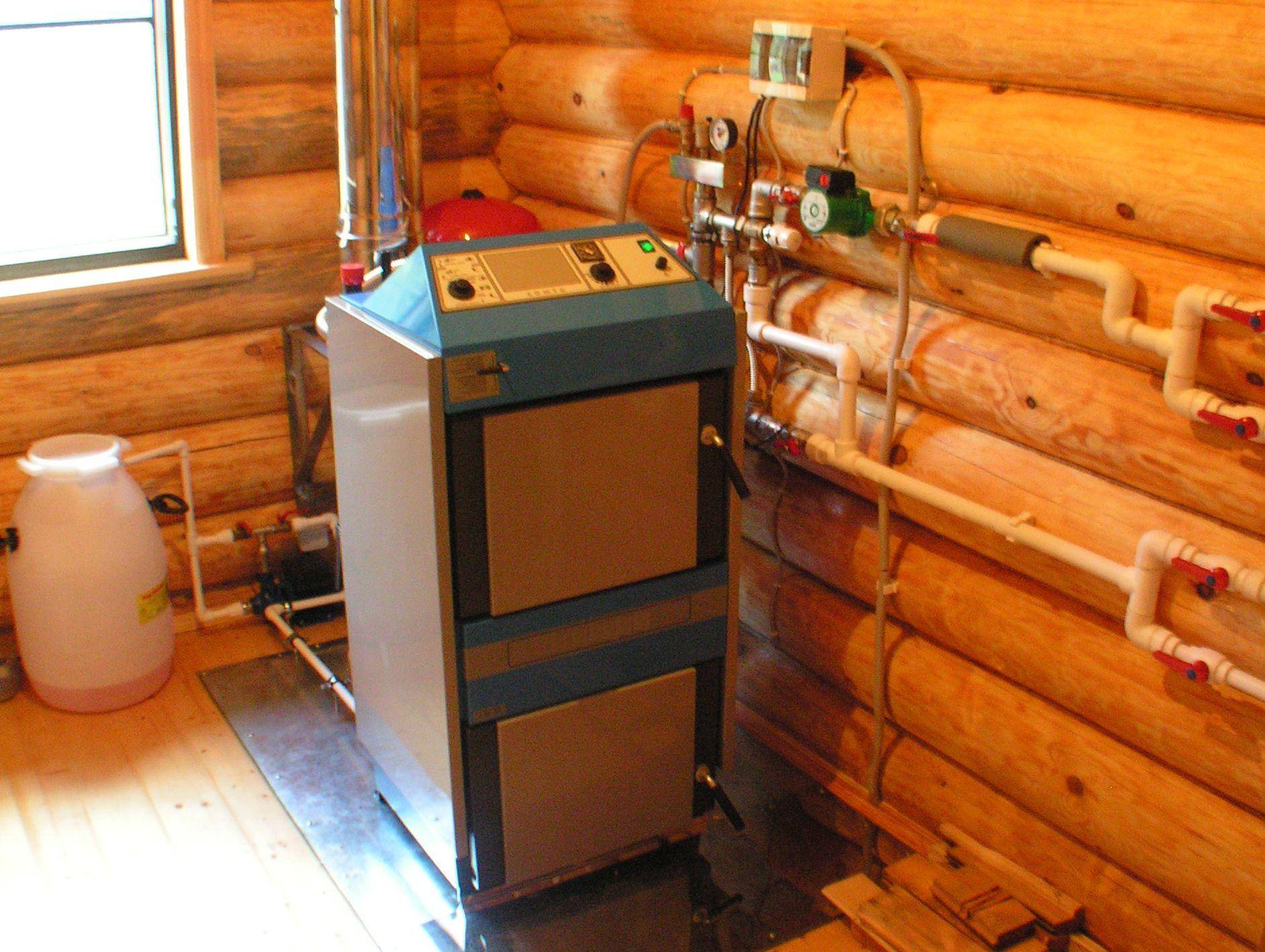Котел на дровах для дачи: виды устройств, принципы установки дровяного отопительного прибора