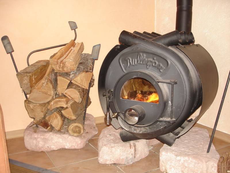 Выбираем металлическую печь для дома на дровах